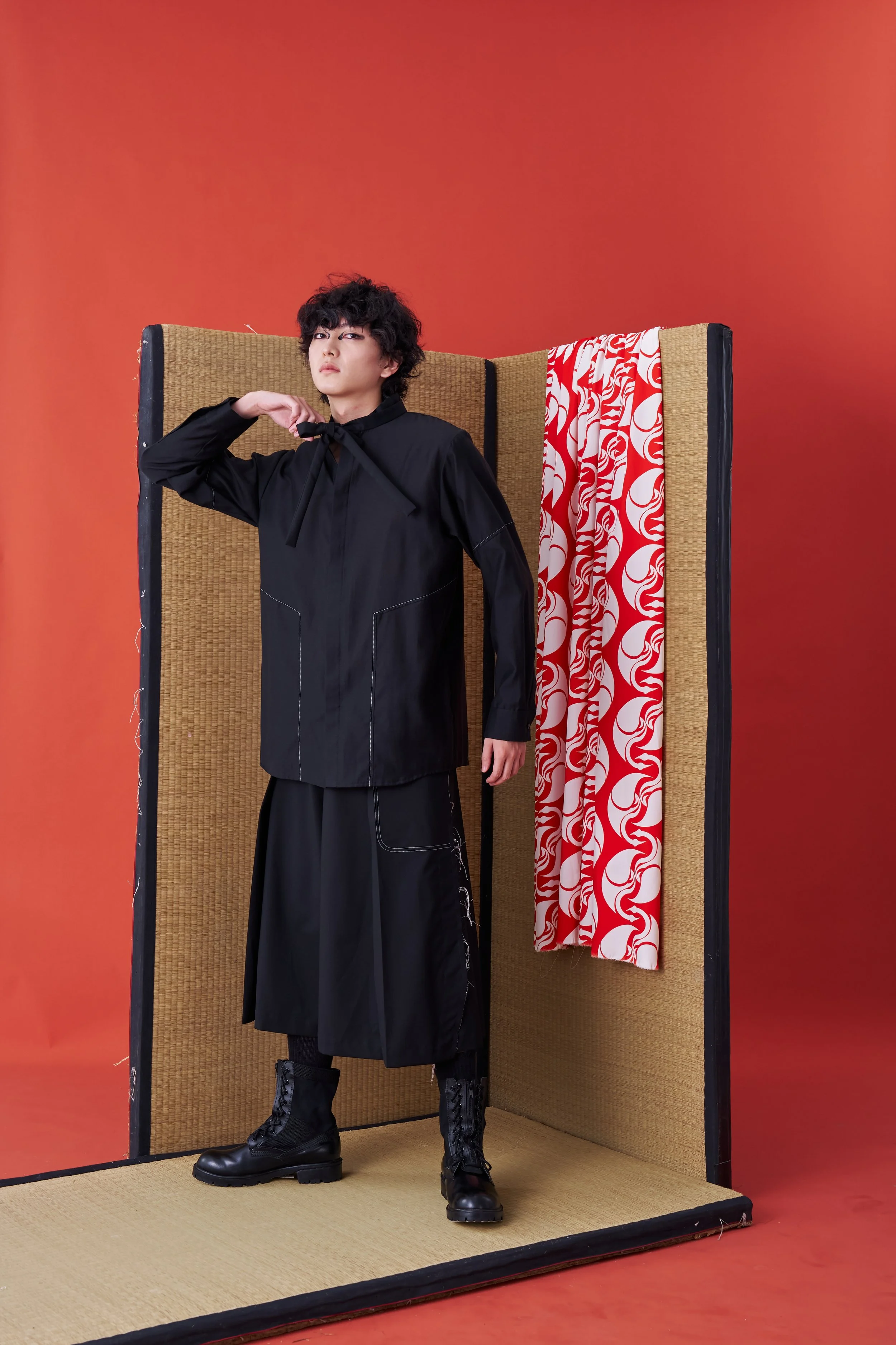 Deconstructed Decoded Tシャツ  ブラック Balenciaga Men's Deconstructed T-Shirt in Black/White Balenciaga